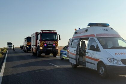 grav accident rutier pe dn22 la iesirea din tariverde spre tulcea doua masini s au ciocnit 6a1d9a58cce2b