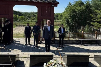 ilie bolojan a depus o coroana la manastirea eroilor romani de la tiganca republica moldova in memoria soldatilor morti in 1941 6a2e2939a145a