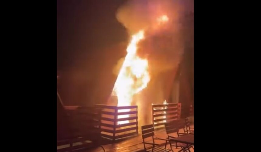 incendiu la o terasa in mamaia un politist si un jandarm au intervenit si au scos 8 butelii care puteau exploda in orice moment 6a3cbfe502ef0