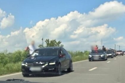 inconstienta mai multi absolventi de clasa a xii a din mangalia prinsi iesiti pe jumatate pe geamurile unor masini in mers pe dn 39 6a21095806dab