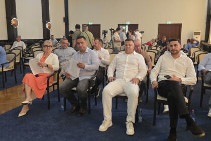 live foto consiliul local constanta intrunit azi in sedinta cu prezenta fizica participa si primarul chitac aproape 40 de proiecte pe ordinea de zi 6a43b2c51d0d8