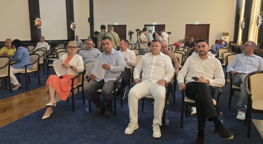 live foto consiliul local constanta intrunit azi in sedinta cu prezenta fizica participa si primarul chitac aproape 40 de proiecte pe ordinea de zi 6a43b2c51d0d8
