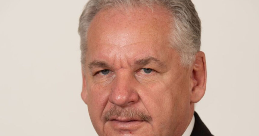mihail vestea care are o legatura de rudenie mult indepartata cu premierul desemnat cred ca nimeni nu vrea sa scindeze partidul 6a3114f914294