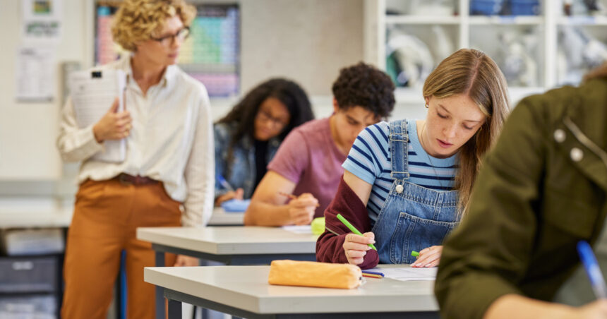 news alert proba la matematica si istorie de la bacalaureat 2026 amanata din cauza caniculei ministerul educatiei schimba calendarul examenului 6a4254e892e95