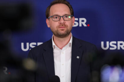 news alert usr nu sustine guvernul tomac premierul desemnat de nicusor dan nu are suficienta sustinere pentru a putea fi votat in parlament 6a2c2e2c32c3f