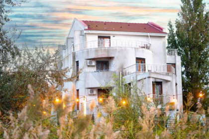 nici dupa un an nu si a gasit cumparator hotelul boutique el locanda din mamaia revine la vanzare cu pret redus 6a409133ca907