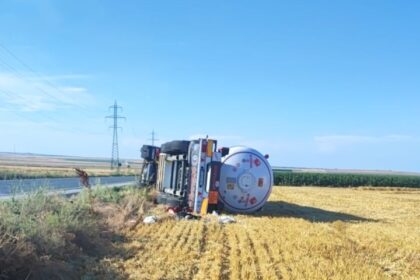 oficial de la ipj constanta cum s a intamplat accidentul in urma caruia o cisterna s a rasturnat pe dj 226 6a3ade4f17fe9
