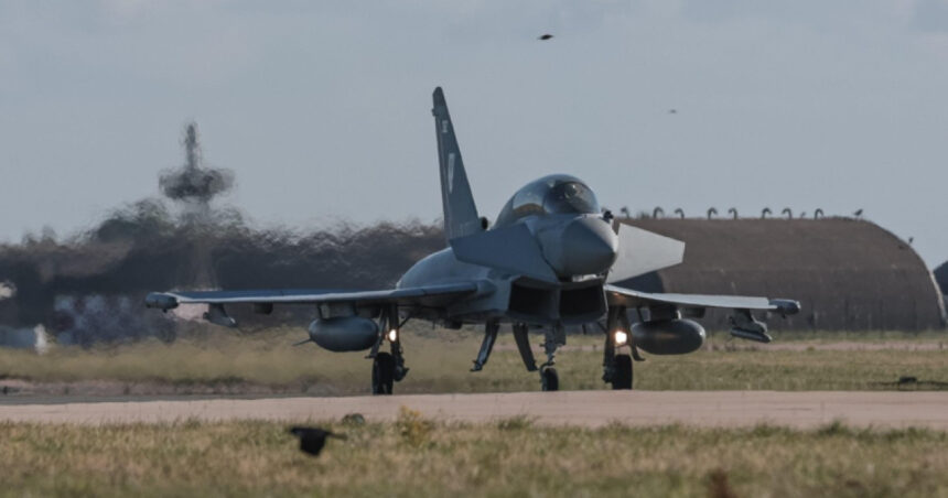 patru avioane eurofighter typhoon ale fortelor aeriene italiene au aterizat la baza mihail kogalniceanu au sosit si 180 de militari 6a2062566b5bc
