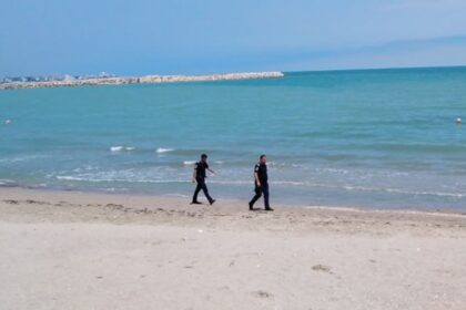 peste 1000 de persoane au fost evacuate de pe plajele din mangalia costinesti tuzla eforie nord eforie sud saturn venus si cap aurora 6a22b2a604338