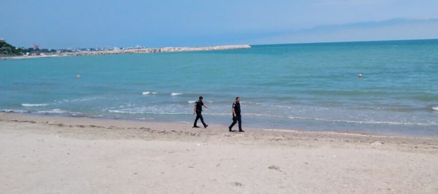 peste 1000 de persoane au fost evacuate de pe plajele din mangalia costinesti tuzla eforie nord eforie sud saturn venus si cap aurora 6a22b2a604338