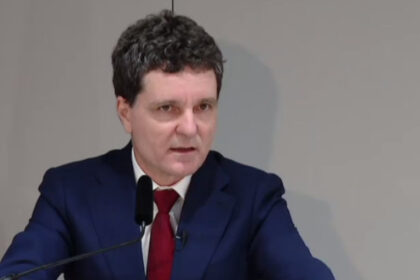 presedintele nicusor dan a semnat decretul privind desemnarea lui adrian vestea candidat la functia de prim ministru 6a2eb50a97404