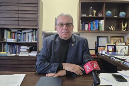 primarul chitac a convocat consiliul local constanta cu prezenta fizica salariile din primarie vanzari de terenuri si repartizarea profitului societatii termocentrale constanta pe ordinea de zi 6a3bdedd58a0b