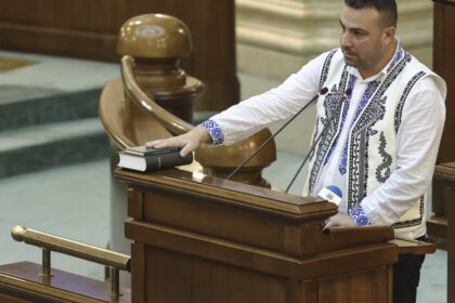 senatorul adrian peiu ales pe listele s o s romania s a alaturat pnl si va conduce interimar filiala ialomita 6a3b9c2eecf84