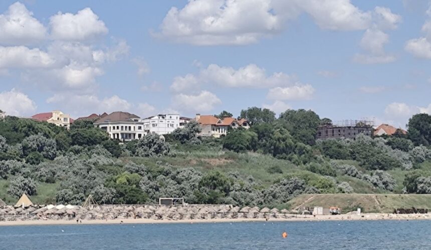 terenul de pe strada mihai eminescu de langa plaja modern ramane la apele romane care spun ca este taluz mnuta 6a3e706c1bf77