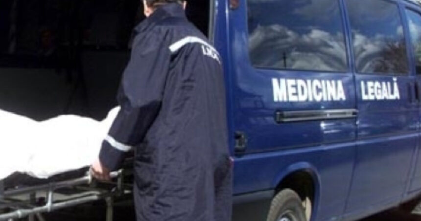 tragedie in cimitir un copil de 12 ani a murit dupa ce a cazut o cruce peste el era cu tatal sau care curata un mormant 6a3d89f545abf
