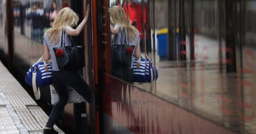 trenurile soarelui 2026 au intrat in circulatie legaturi directe spre litoral din toate regiunile tarii 6a2bd6546368c
