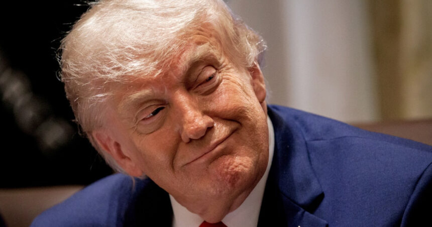 trump isi pune chipul pe noul pasaport american bun venit dar purtati va bine decizie fara precedent in istoria sua 6a3f6f331f7d7