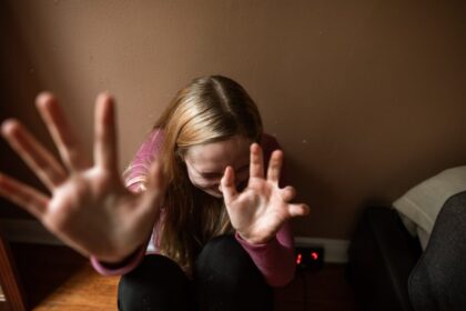 un voluntar de la protectia copilului incatusat pentru corupere sexuala a minorilor judecatorii l au pus in libertate 6a22eafc5b519