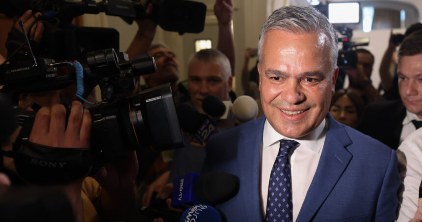 video din ce a facut avere noul premier desemnat adrian vestea este contabil de profesie si a fost timp de 12 ani primar al orasului rasnov 6a30f91aa6129