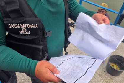 video garda de mediu amenzi de peste 440 000 de lei si 25 kilometri de plase ilegale scoase din apa in delta dunarii 6a32dc9feecde