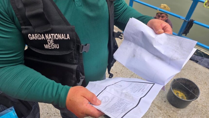 video garda de mediu amenzi de peste 440 000 de lei si 25 kilometri de plase ilegale scoase din apa in delta dunarii 6a32dc9feecde
