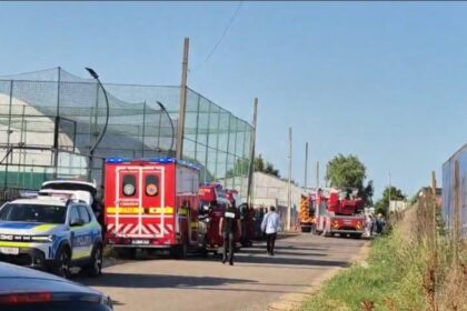video incendiu la o cladire cu terasa din lemn din constanta copii si adulti aflati la o petrecere au fost evacuati 6a37c37de825b