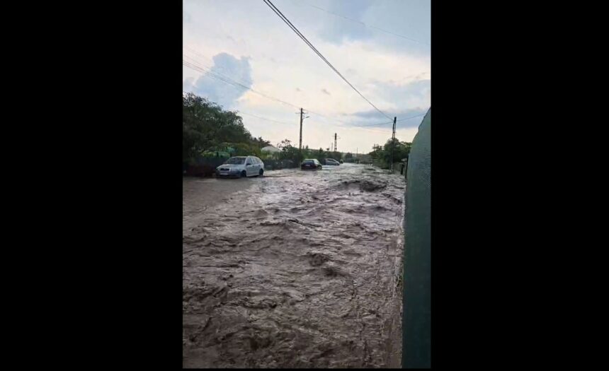 video inundatii in lipnita adevarata viitura pe strazi din localitate 6a24355d73645