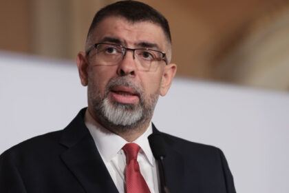 video robert cazanciuc despre varianta de premier a psd cred ca presedintele il va desemna pe sorin grindeanu este singura formula 6a43984b72dad