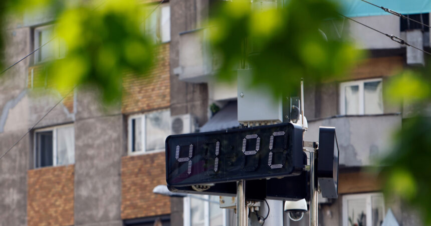 video temperaturi sufocante in aproape toata tara anm extinde codul rosu de canicula unde vor fi 41 de grade harta 6a4207aedab80