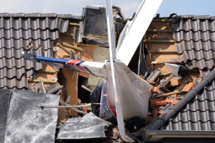 accident aviatic langa bremen un avion de mici dimensiuni s a prabusit peste o casa 6a651def49933
