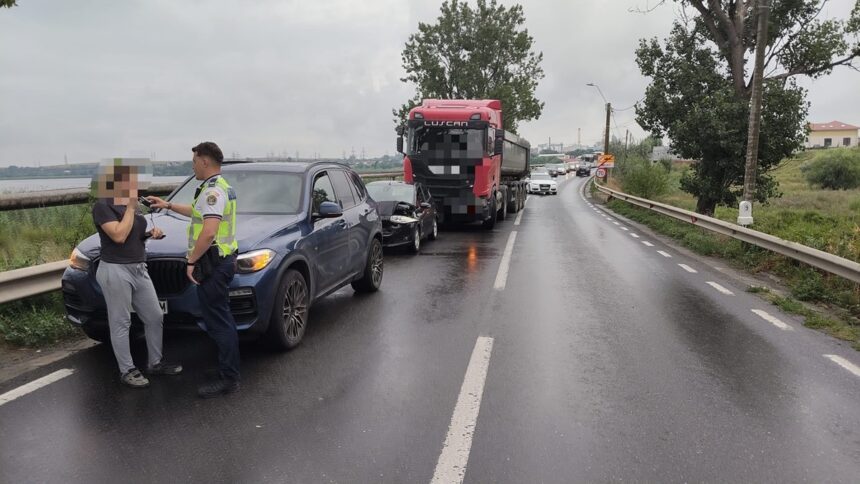 accident rutier pe dn22 in mineri judetul tulcea o femeie a intrat cu autoutilitara intr o masina oprita in coloana 6a61bee064beb