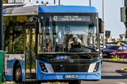 atentie calatori modificari la liniile de autobuz 42 44 51 si 101 din cauza unor lucrari intre poarta 1 si poarta 2 vezi aici anuntul ct bus 6a61f3b17895a