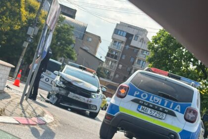 autospeciala de politie implicata intr un accident rutier produs in navodari 6a45166ce305f