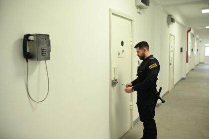 cautat in ilfov si gasit de politisti in navodari un barbat a ajuns dupa gratii in penitenciarul poarta alba 6a464eb0a81bb
