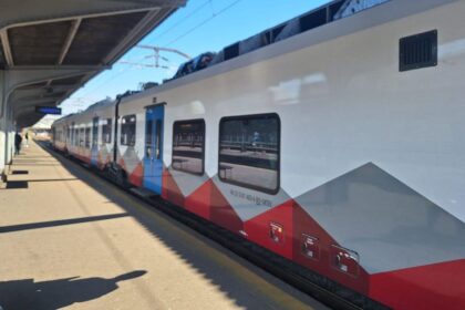din cauza unor cabluri taiate de utilaje trenurile pe ruta bucuresti nord constanta au intarzieri 6a60ec00908ad