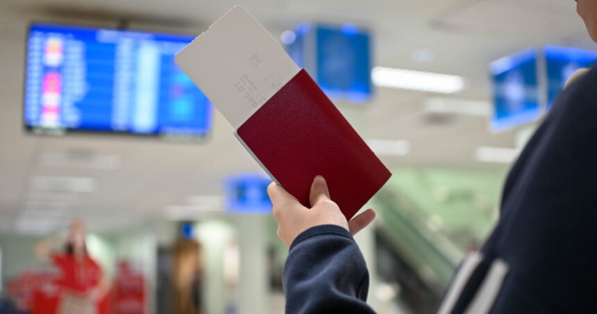 documentul pe care insotitorii minorilor nu mai trebuie sa il prezinte la iesirea din tara precizarile politiei de frontiera 6a619644961a4