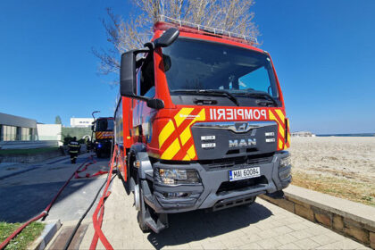 foc pe plaja din mamaia nord un container al salvamarilor cuprins de flacari 6a65dda23c7df