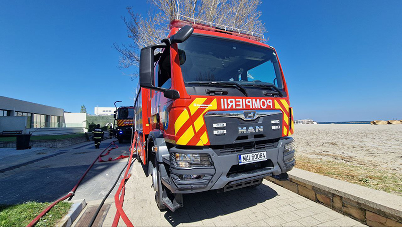 foc pe plaja din mamaia nord un container al salvamarilor cuprins de flacari 6a65dda23c7df