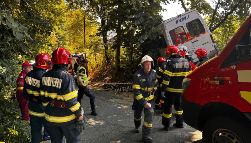 foto video microbuzul echipei dinamo implicat intr un teribil accident rutier un membru al staff ului a decedat 6a6c6398ed351