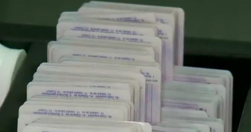 frauda la examenul pentru permis candidatii primeau din exterior raspunsurile la teste folosind aparatura audio video 6a6389d767939