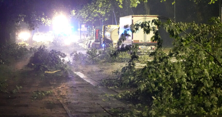 furtuna care a facut ravagii in romania a provocat pagube masive si in polonia bilantul varsoviei dupa evenimentele meteo violente 6a46507d658a8