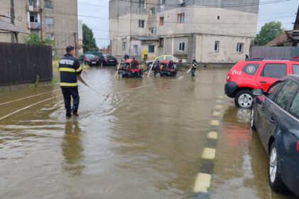 galerie foto capitala si cinci judete afectate de ploi peste 100 de case inundate mai multe persoane evacuate in prahova 6a60fbbd78f36