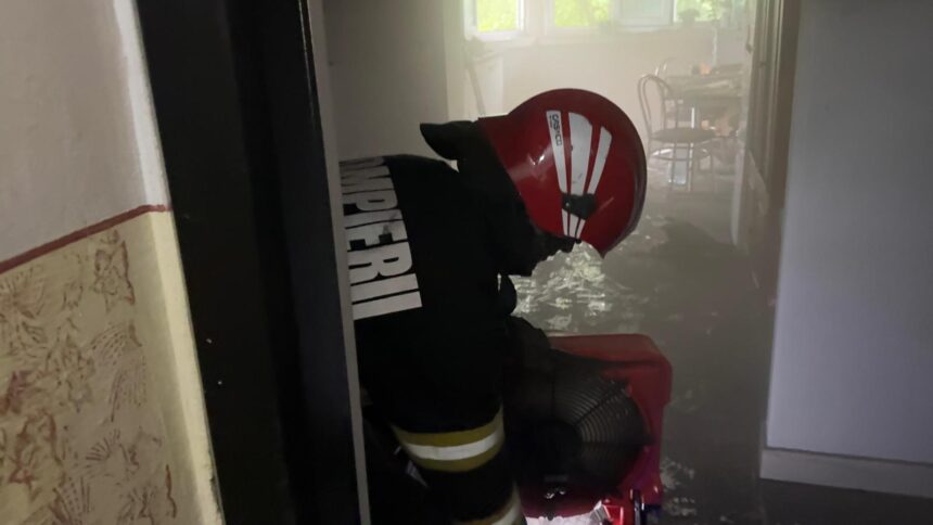 incendiu de proportii la medgidia pe strada independentei pompierii au evacuat o persoana si trei butelii 6a672f1069e5d
