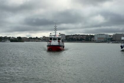 mapn a pregatit un elicopter puma naval si doua nave militare pentru interventie la incendiul de pe nava gas lisbon 6a5f2d87a9317