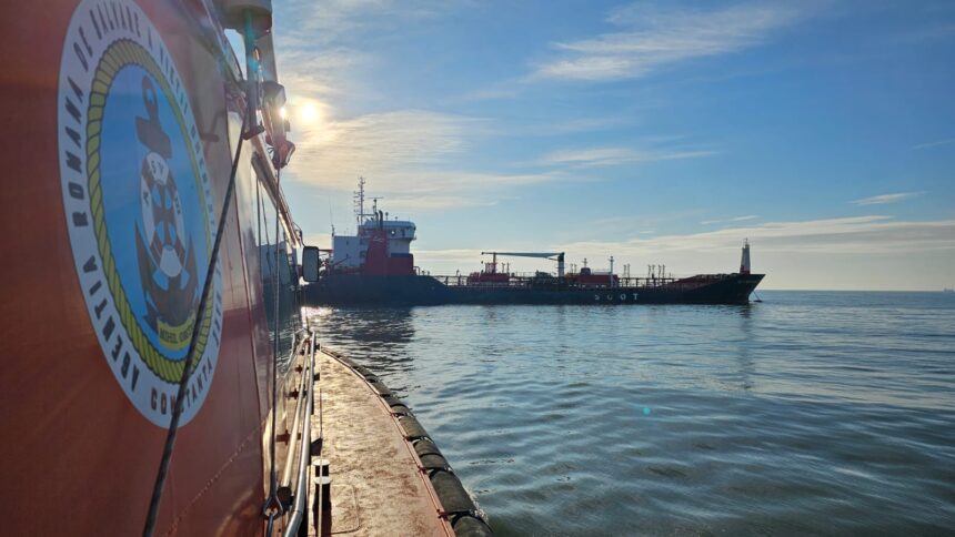misiune de salvare la sulina doi marinari sunt dati disparuti intervine arsvom 6a65ec2c69265