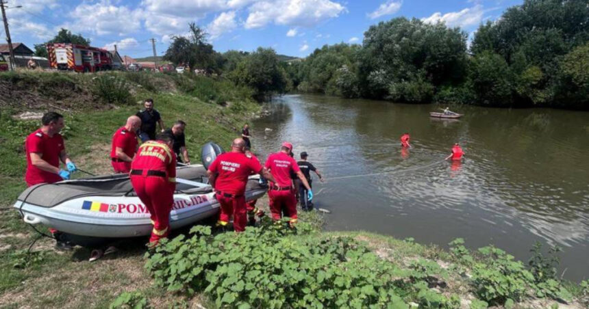 mobilizare de amploare in mures dupa ce doi copii ar fi cazut in rau scafandrii intervin si un elicopter smurd survoleaza zona 6a5f71faeb5e2
