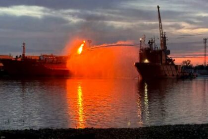 nicusor dan spune ca petrolierul care a luat foc in apropiere de sulina a fost lovit de o drona cel mai probabil in contextul razboiului pornit de rusia 6a5f18f4e848e