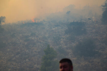 noi incendii de vegetatie in grecia o suburbie a atenei a fost evacuata iar autoritatile au emis alerta maxima 6a6cee54112db