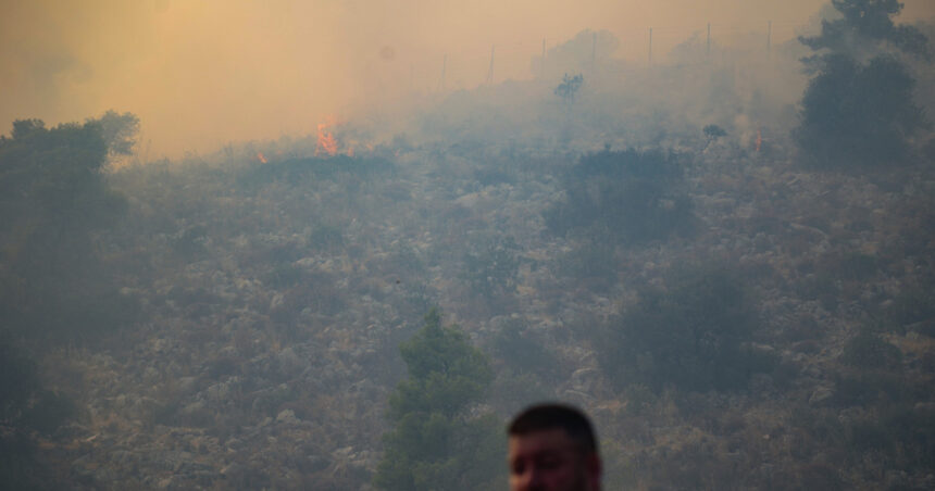 noi incendii de vegetatie in grecia o suburbie a atenei a fost evacuata iar autoritatile au emis alerta maxima 6a6cee54112db