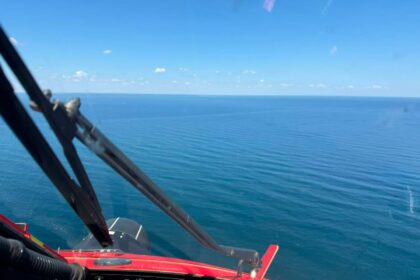 oficial misiune de cautare si salvare pe marea neagra elicopter black hawk mobilizat de urgenta in zona sfantu gheorghe pentru cautarea a doua persoane 6a662777d0603